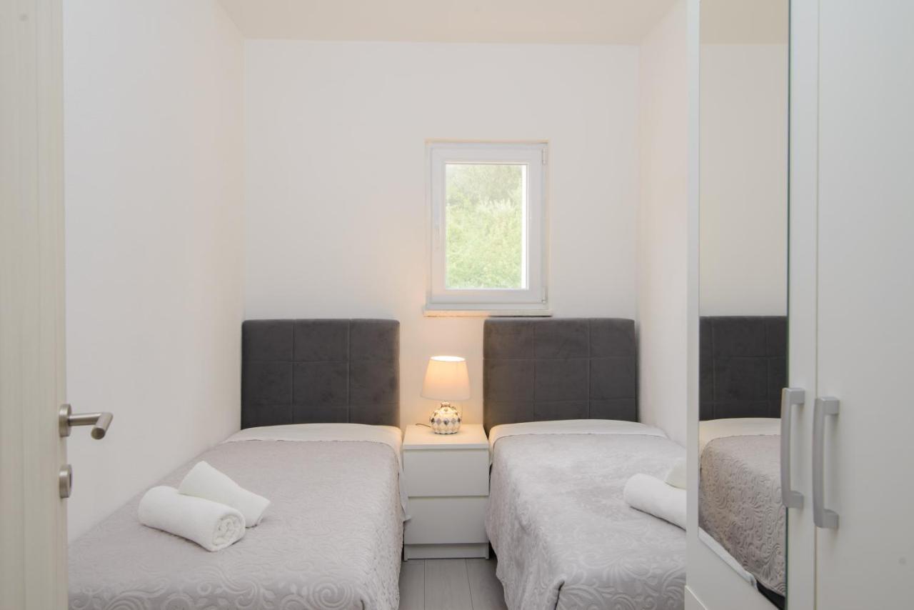 Apartments Pelja Τρογκίρ Εξωτερικό φωτογραφία